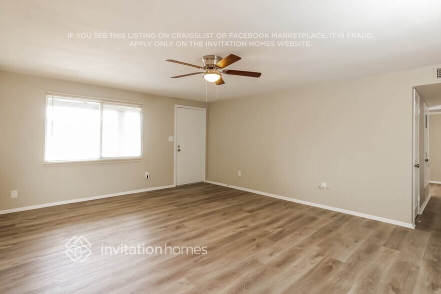 Building Photo - 14235 N 39th Way