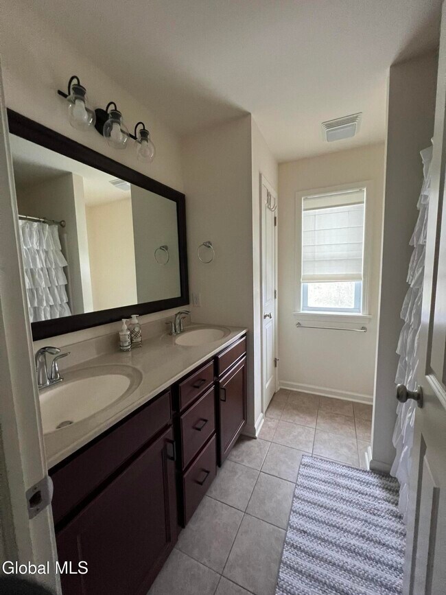 Building Photo - 10 Swatling Dr