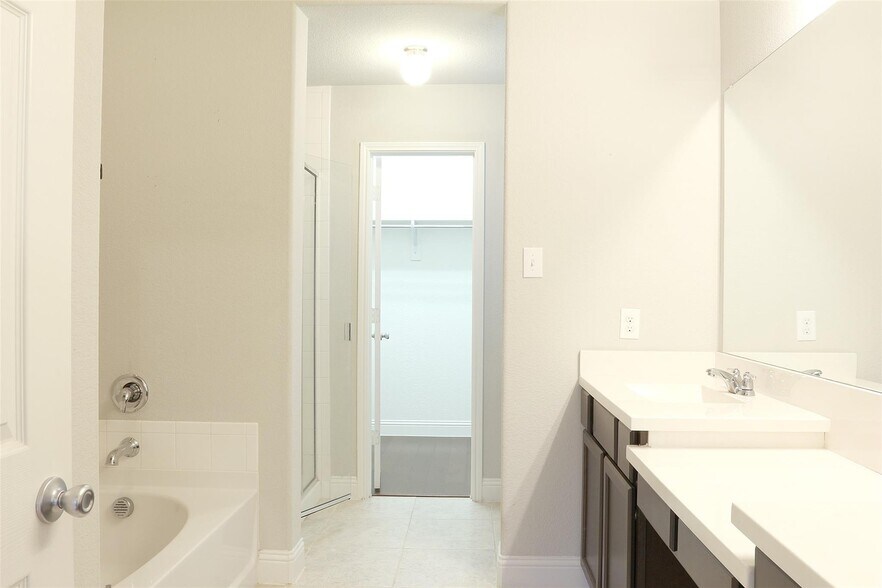 Building Photo - 1108 Kingston Ct