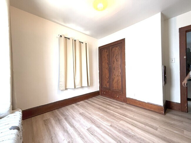 Building Photo - 1411 Rawson Ave