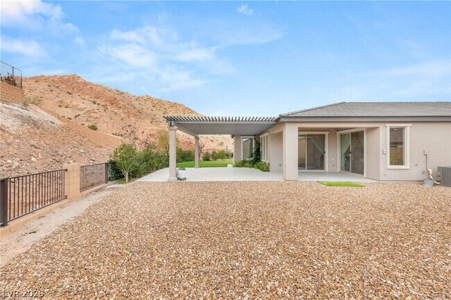 Building Photo - 6 Sun Lily Ln