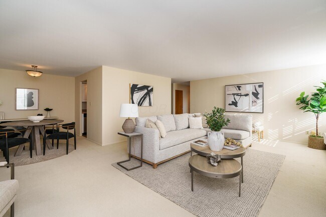 Building Photo - 1000 Urlin Ave