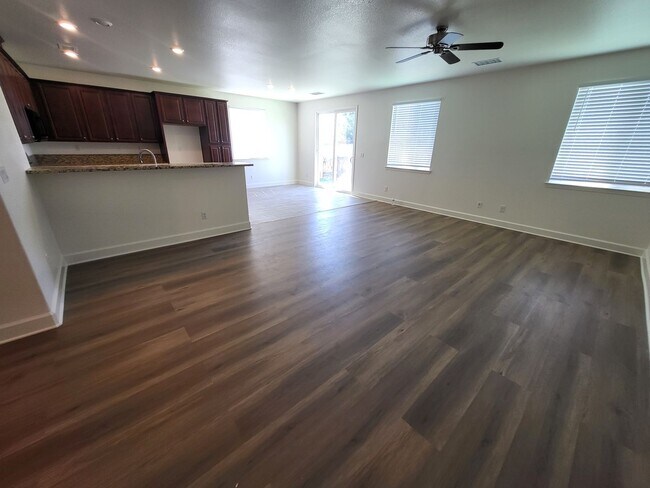 Building Photo - 1147 Lahontan Dr