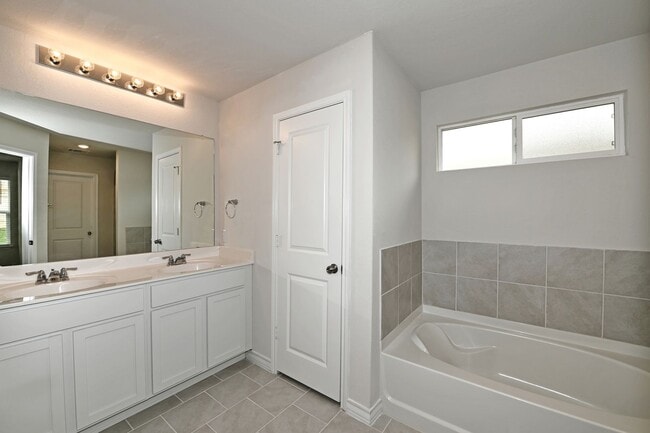 Building Photo - SINGLE STORY LIVING  |  RESORT STYLE AMENI...
