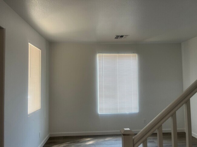 Building Photo - 1426 E Romley Rd