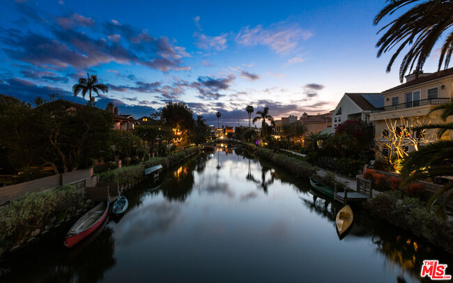 Building Photo - 405 Sherman Canal