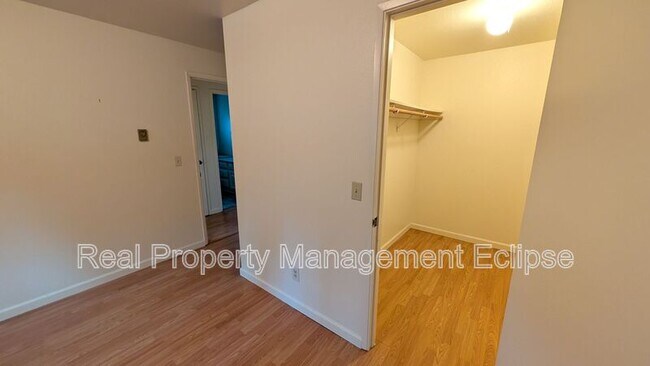 Building Photo - 12601 SE 30th St