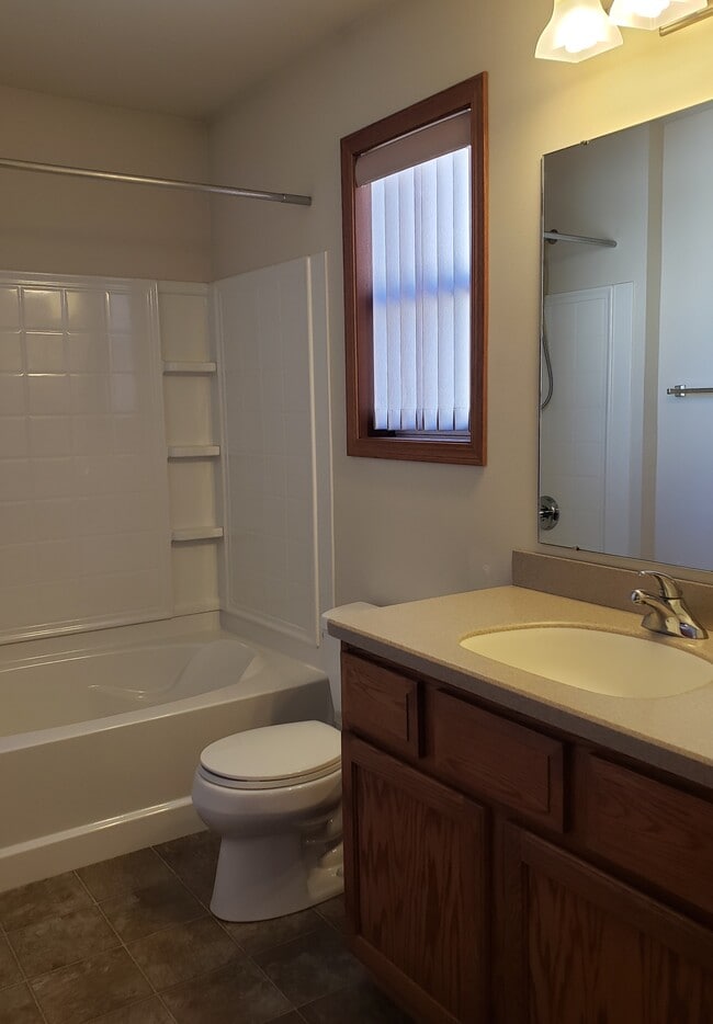 Building Photo - 3718 Stonebridge Dr