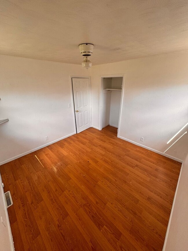 Building Photo - 3 Bed 1 Bath HOUSE
