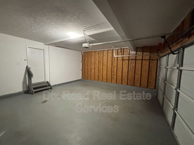 Building Photo - 17 Ambergreen Ct