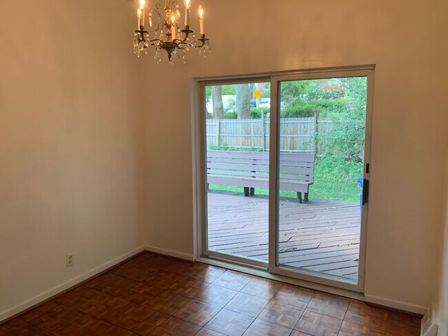 Building Photo - Fantastic Location in the Heart of Squirrel Hill!