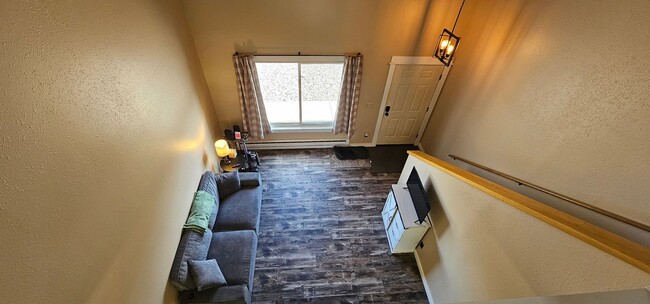 Building Photo - Fully Furnished, All Utilities Included, D...