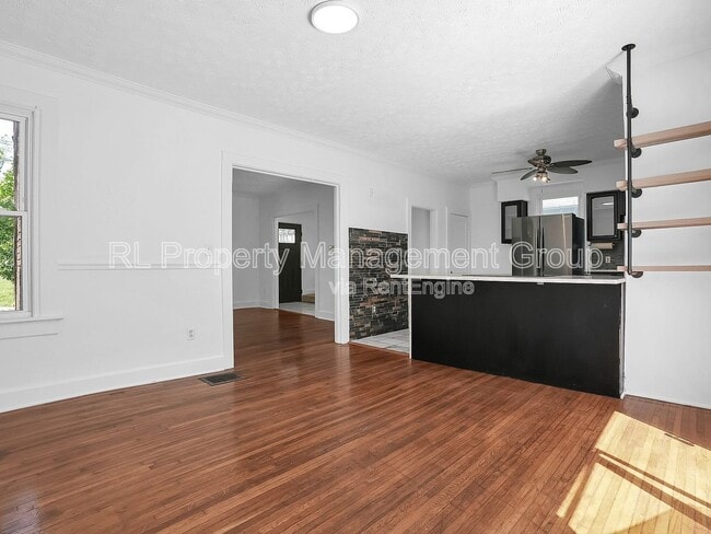 Building Photo - 914 Lockbourne Rd