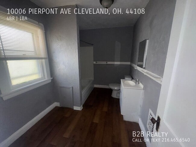 Building Photo - 10006 Pierpont Ave