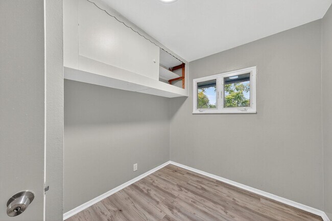 Building Photo - 138 Grampian Rd
