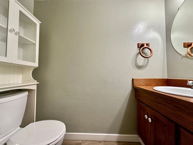 Building Photo - Spacious 3 Bed 2.5 Bath Walnut Creek Townhome - Commuter's Dream!