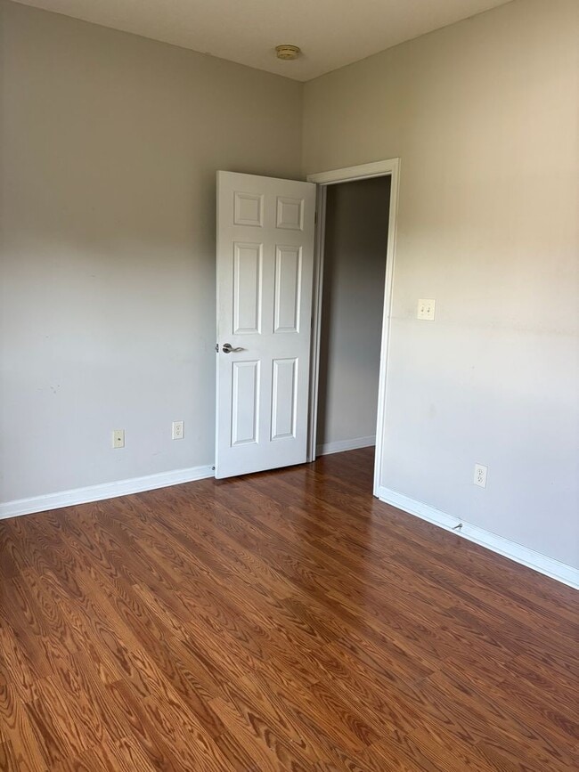 Building Photo - Garden Home For Rent!
