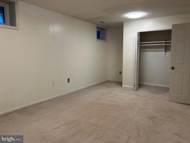 Building Photo - 46706 Bullfinch Square