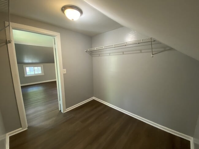 Building Photo - 151 Eastmoreland Dr