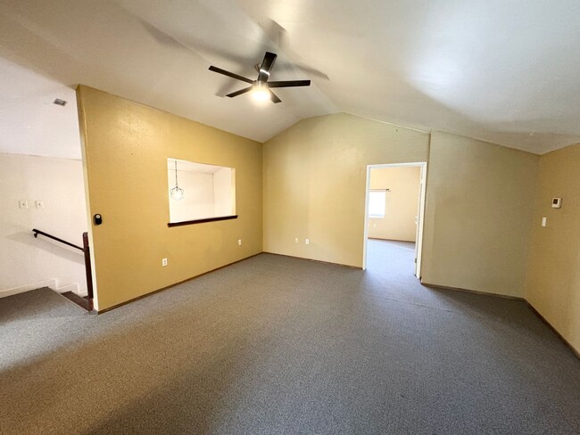 Building Photo - Country living Condo in Downtown Sunol with gated entrance