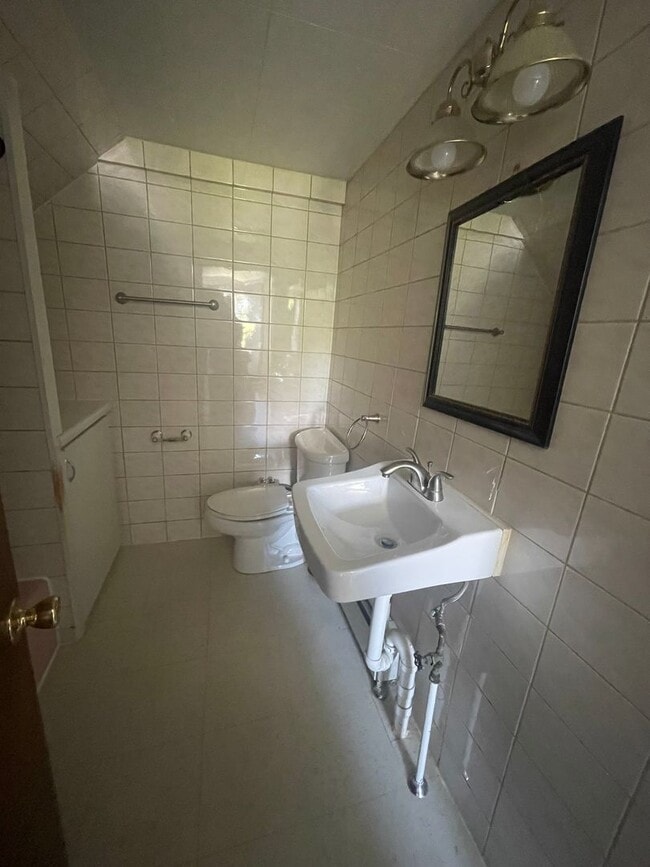 Building Photo - Spacious 1–2 Bedroom Apartment for Rent – Adams, MA