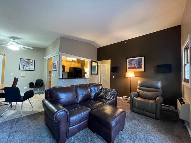 Building Photo - 551 Leah Ln