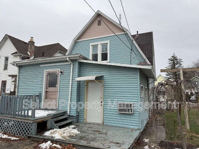 Building Photo - 930 3rd St