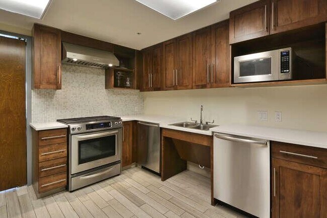 Building Photo - 300 Bowie St