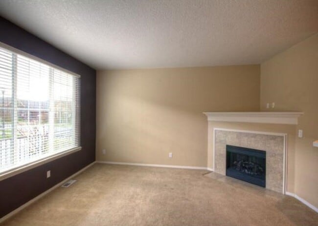 Building Photo - Corner 2 Bed 2.5 Bath Townhome - Garage and Washer/Dryer + Convenient to Nike, Intel and More!