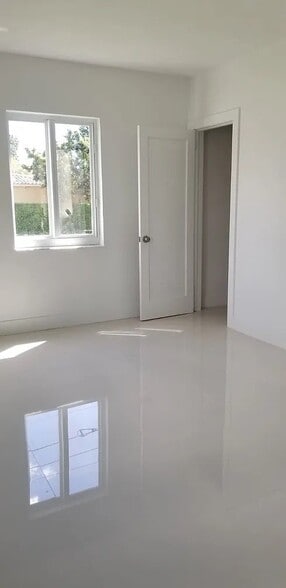 Building Photo - 6436 SW 32nd St