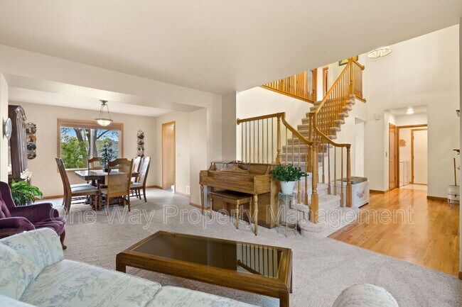 Building Photo - 508 Parkwood Dr