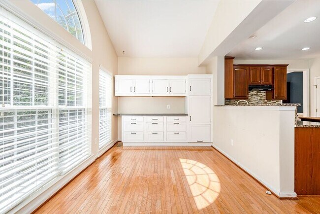 Building Photo - 5990 Parsons Lane