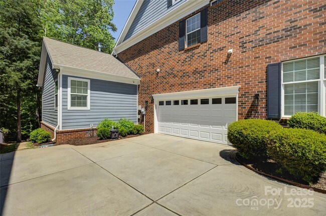 Building Photo - 9810 Daufuskie Dr