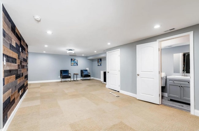 Building Photo - North Hampton Gem!