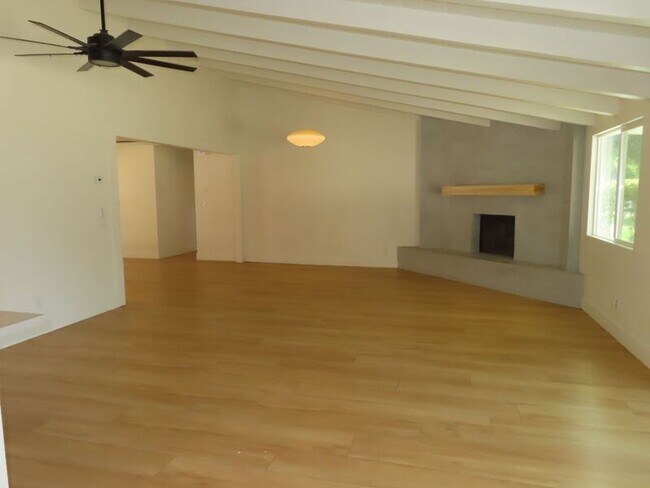 Building Photo - 29710 Vallejo Ave