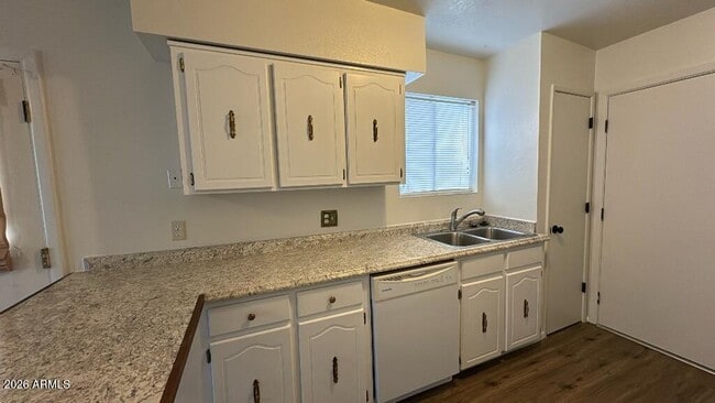 Building Photo - 4250 Plaza Oro Loma