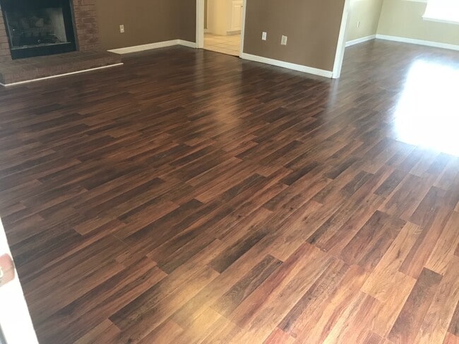 Building Photo - 24 Country Village Cir