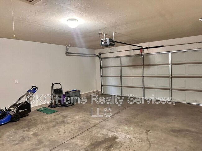 Building Photo - 4501 SE 78th St