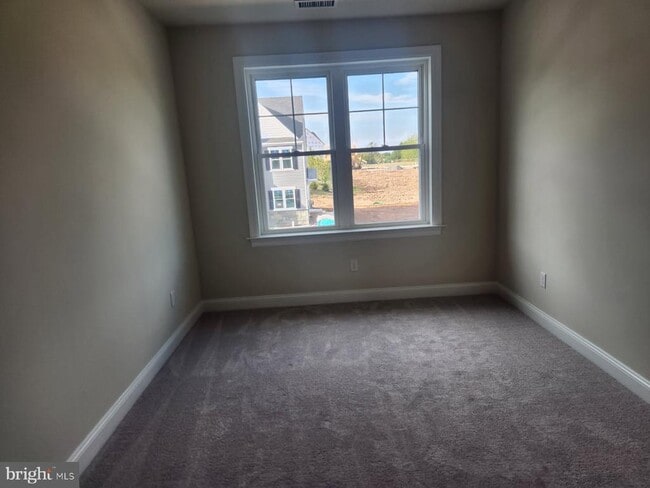 Building Photo - 328 Foxtail Ln