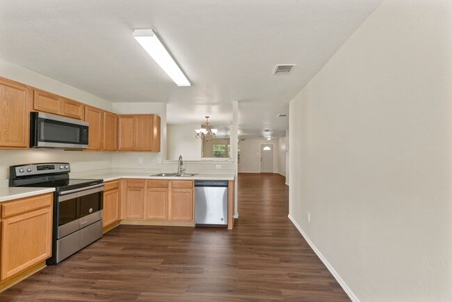 Building Photo - Beautiful 3 bed 2 bath home in Poynter Cro...