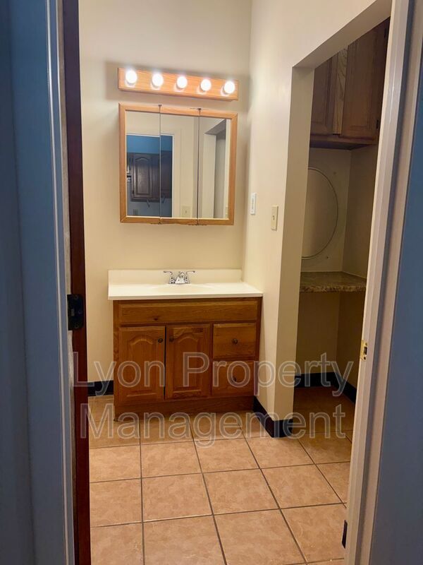 Building Photo - 50 Hedley Ave