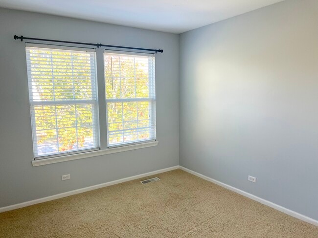 Building Photo - 2112 Skylane Dr