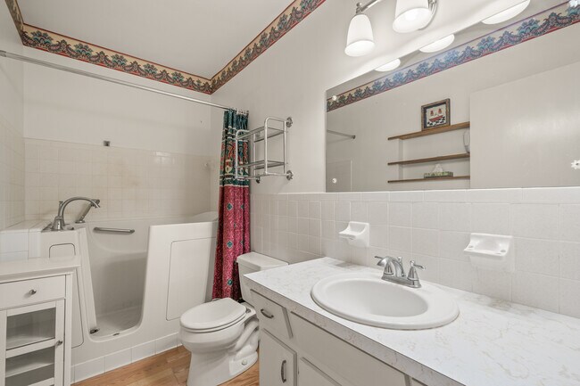 Building Photo - 2383 Netherlands Dr