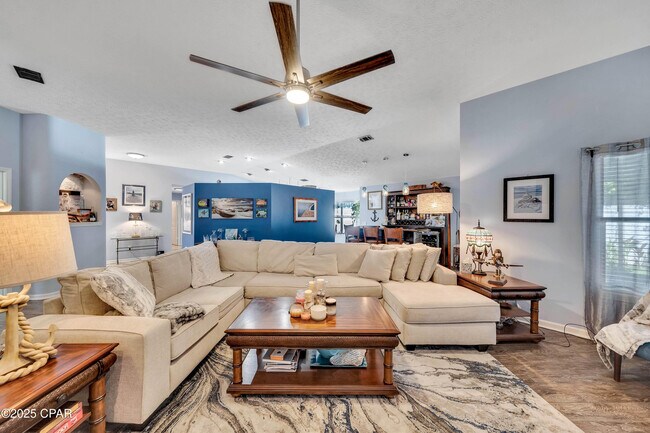 Building Photo - 625 Amberjack Dr
