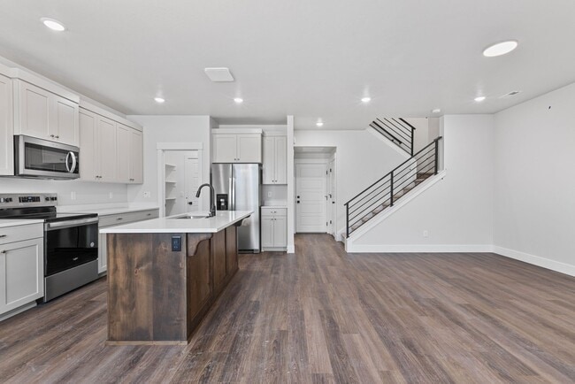 Building Photo - Awesome end unit 3 Bed 2.5 Bath townhome i...