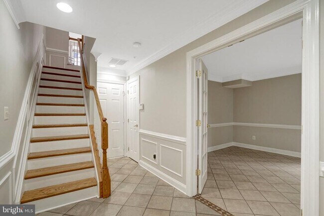 Building Photo - 1210 Roundhouse Ln