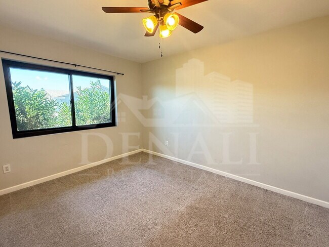 Building Photo - 3617 S Siesta Ln