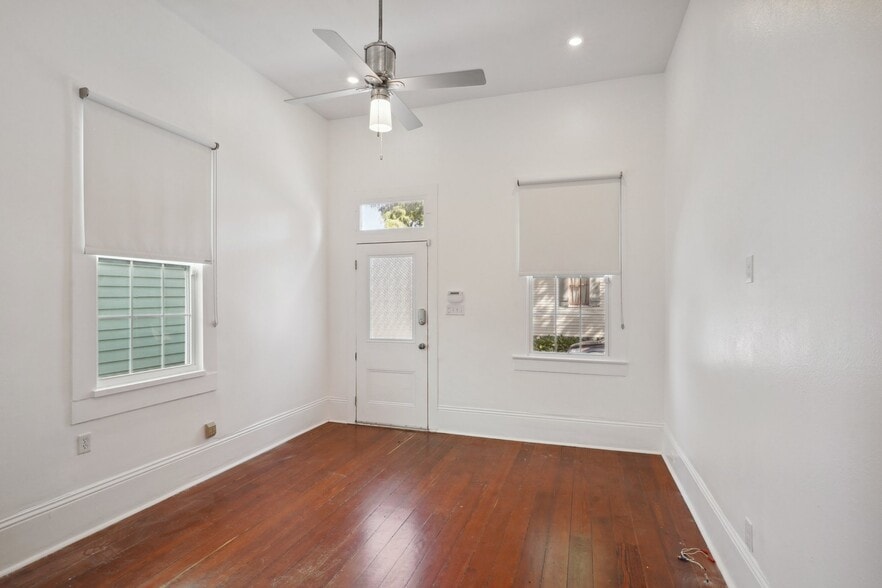 front room - 3980 Annunciation St