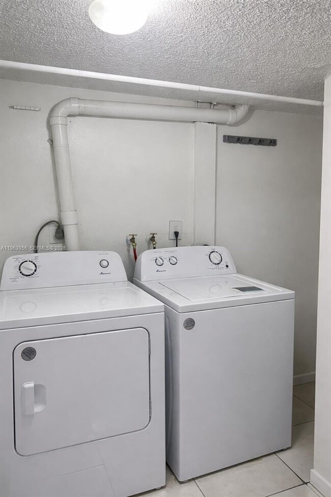 Building Photo - 9351 Fontainebleau Blvd