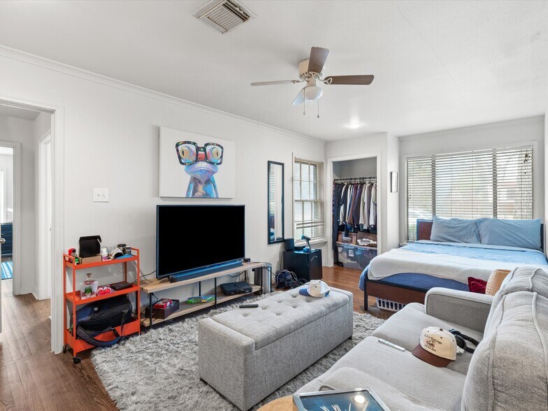 Building Photo - 3709 Bellaire Cir